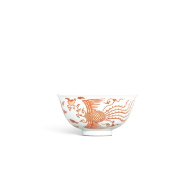 View full screen - View 1 of Lot 3354. An iron-red and gilt-decorated 'phoenix' bowl, Mark and period of Kangxi | 清康熙 礬紅描金鳳凰紋盌 《大清康熙年製》款.