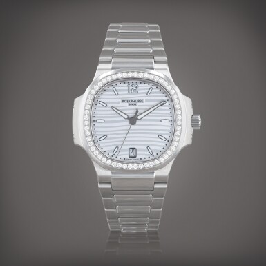 View full screen - View 1 of Lot 377. Montre bracelet en acier sertie de diamants avec date | Stainless steel and diamond-set wristwatch with date and bracelet Vers 2022 | Circa 2022.