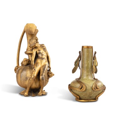 View full screen - View 1 of Lot 1121. Two vases | Deux vases.