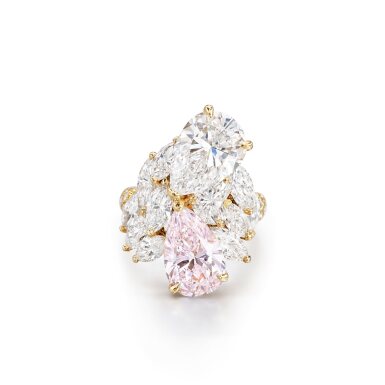 View full screen - View 1 of Lot 292. Light Pink Diamond and Diamond Ring | 伯爵 | 3.53克拉 淡粉紅色鑽石 及 5.01 克拉 梨形 D色 鑽石 戒指.