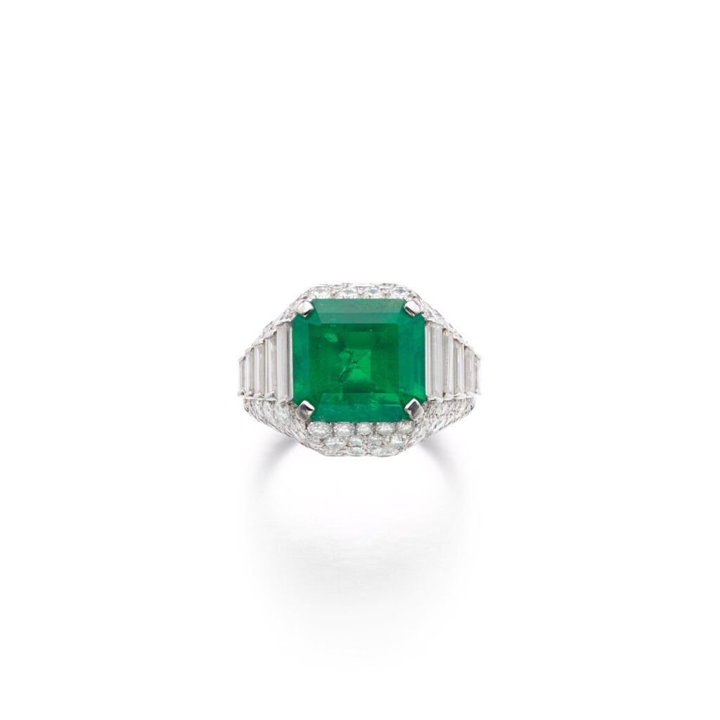 View full screen - View 1 of Lot 902. Emerald and diamond ring.