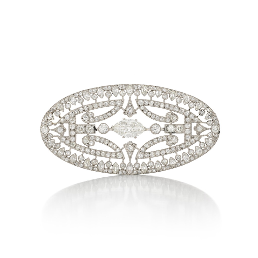 View full screen - View 1 of Lot 30. Diamond Brooch.