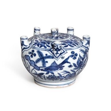 View full screen - View 1 of Lot 85. A rare blue and white multi-spouted 'fish' vase, Mark and period of Jiajing | 明嘉靖 青花魚藻紋六管花插 《大明嘉靖年製》款.