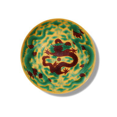View full screen - View 1 of Lot 170. A large yellow-ground green- and aubergine-enameled 'dragon' charger, Qing dynasty, 19th century.