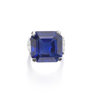 View full screen - View 1 of Lot 285. Sapphire and diamond ring | 藍寶石配鑽石戒指.