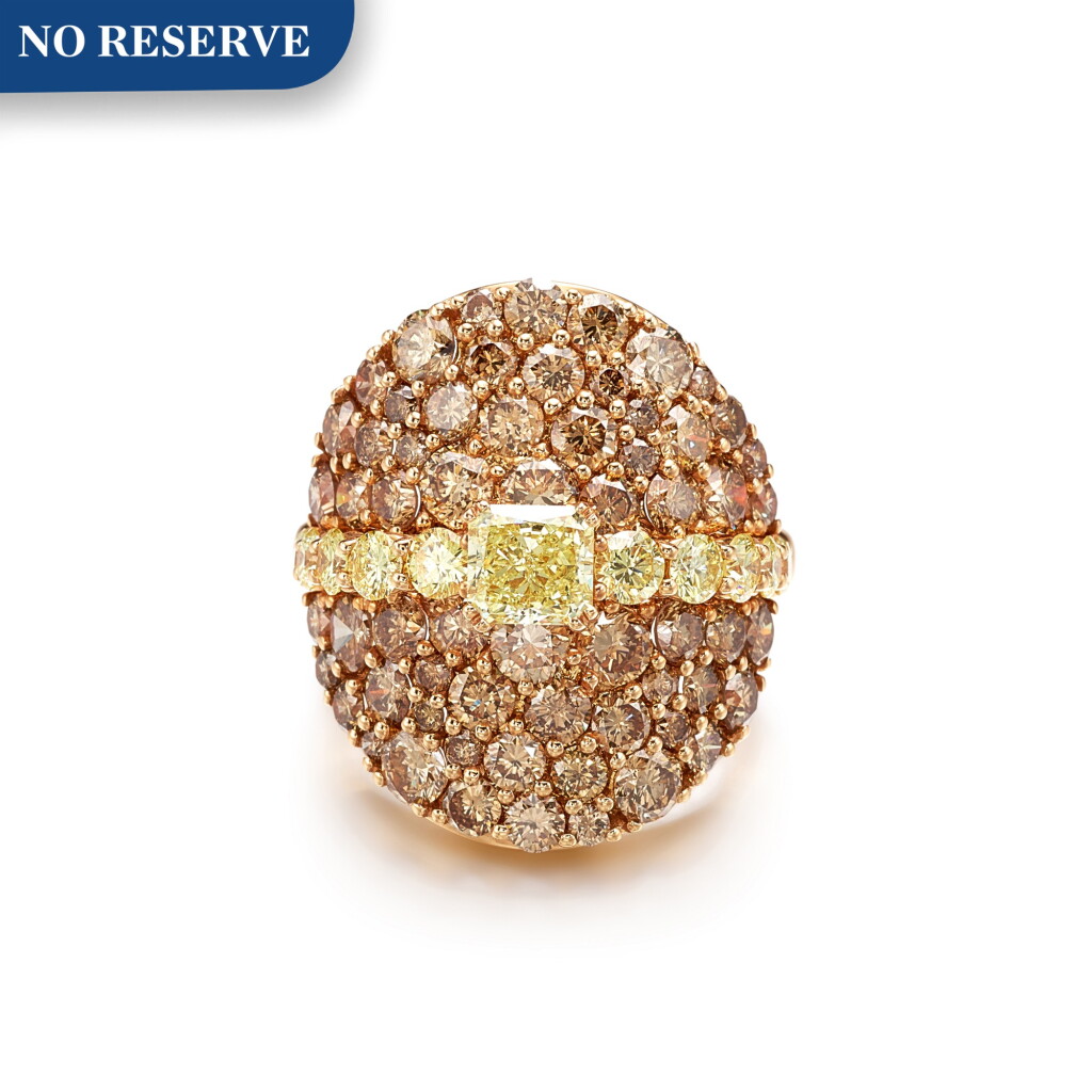 View full screen - View 1 of Lot 1222. COLOURED DIAMOND AND DIAMOND RING | 彩色鑽石 配 鑽石 戒指.