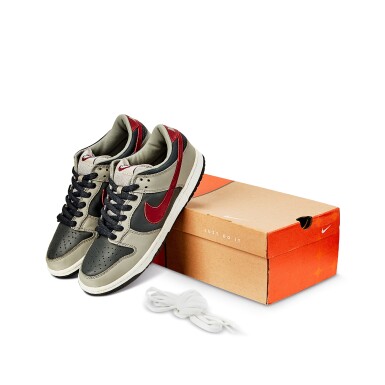 View full screen - View 1 of Lot 8694. Nike Dunk Low Pro 'Medium Grey/Team Red-Anthracite' | Size 10.