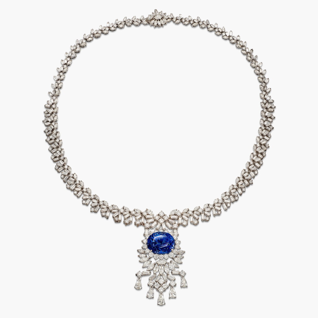 View full screen - View 1 of Lot 1671. Sapphire and Diamond Pendent Necklace | 24.13克拉 天然「緬甸」未經加熱藍寶石 配 鑽石 掛墜項鏈.