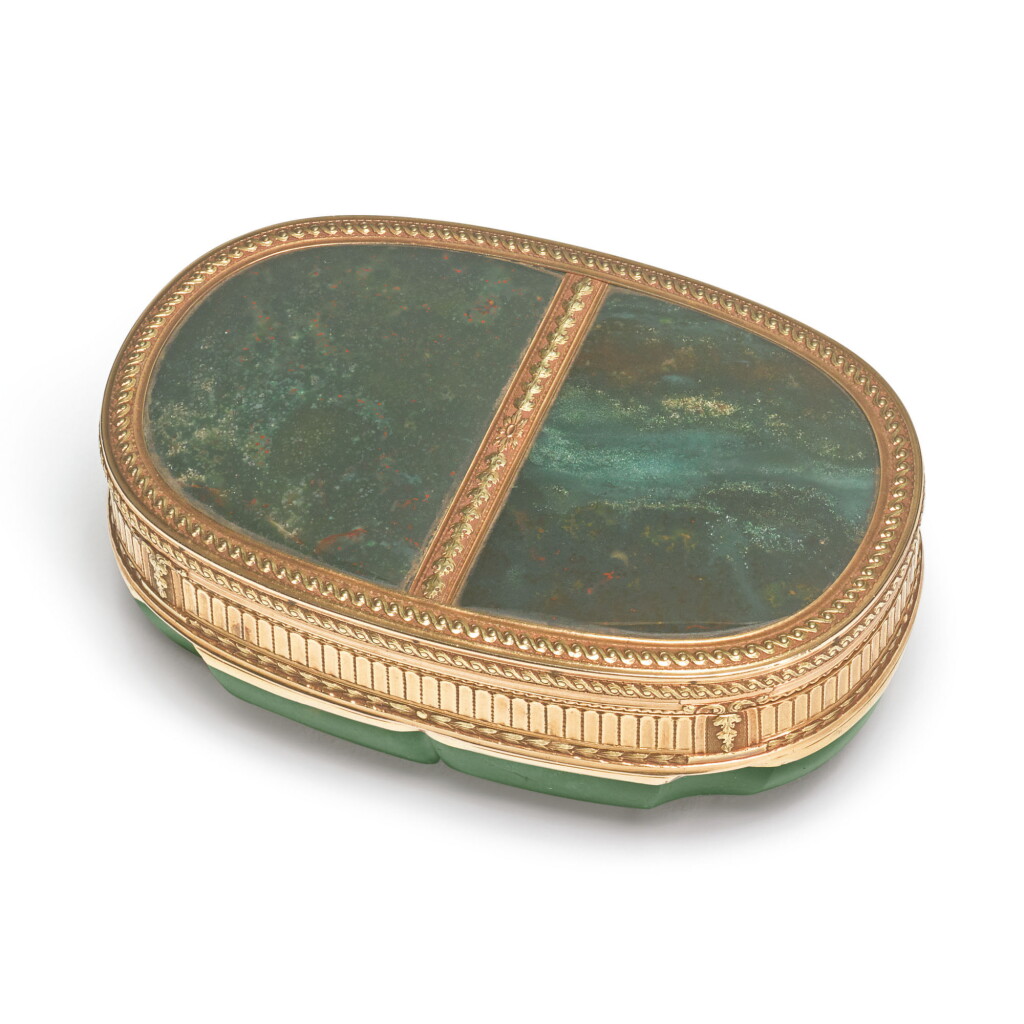 View full screen - View 1 of Lot 699. A BLOODSTONE SNUFF BOX WITH LOUIS XVI TWO-COLOR GOLD MOUNTS.