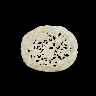 View full screen - View 1 of Lot 187. A reticulated white jade 'dragon' plaque, Yuan / Ming dynasty | 元 / 明 白玉鏤雕穿花螭龍紋帶板.