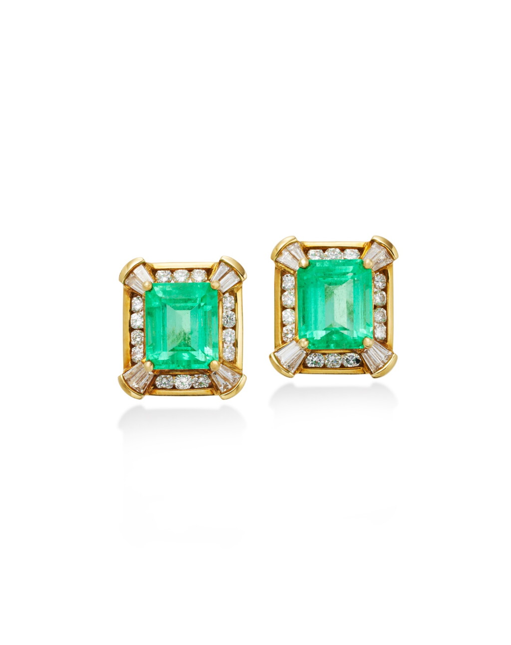 View full screen - View 1 of Lot 2000. Pair of Emerald and Diamond Ear Clips | 祖母綠 配 鑽石 耳夾一對.