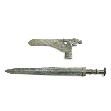 View full screen - View 1 of Lot 1040. A bronze sword and a bronze dagger, Eastern Zhou dynasty, Warring States period | 東周戰國 青銅複合劍及虎紋弋.