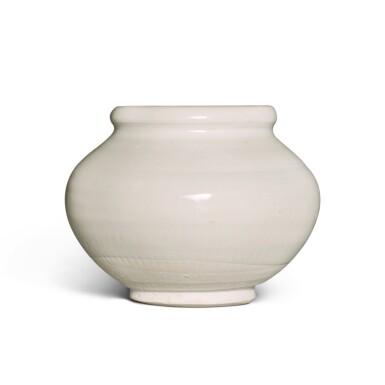 View full screen - View 1 of Lot 306. A small 'Xing' jar, Late Tang / Five Dynasties | 唐末 / 五代 邢窰白釉小罐.