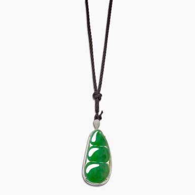 View full screen - View 1 of Lot 1757. Carved Jadeite Peapod and Diamond Pendent Necklace | 天然翡翠「福豆」 配 鑽石 項鏈.