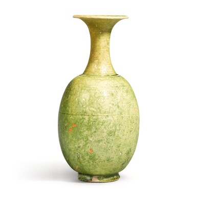 View full screen - View 1 of Lot 218. A RARE GREEN-GLAZED VASE SUI/TANG DYNASTY | 隋/唐 綠釉長頸瓶.