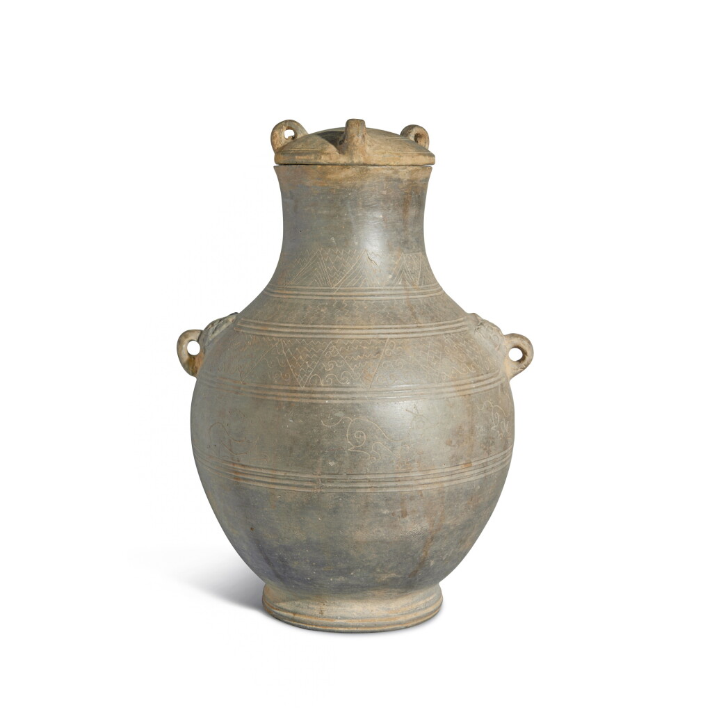 View full screen - View 1 of Lot 657. A rare gray pottery handled jar and cover, Eastern Zhou dynasty | 東周 灰陶鋪首耳蓋壺.