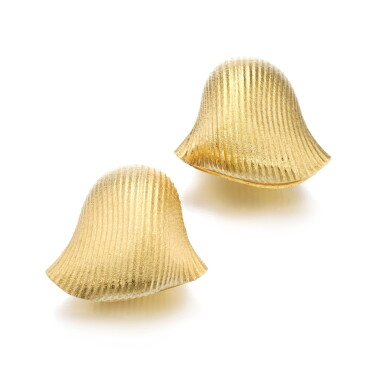 View full screen - View 1 of Lot 1118. Pair of ear clips, ‘Lumaconi'.