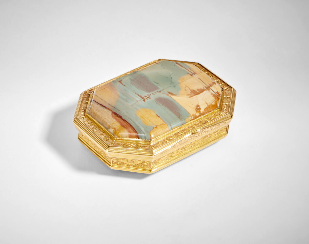 View full screen - View 1 of Lot 716. A Gold-Mounted and Hardstone Snuff Box, London, circa 1740.