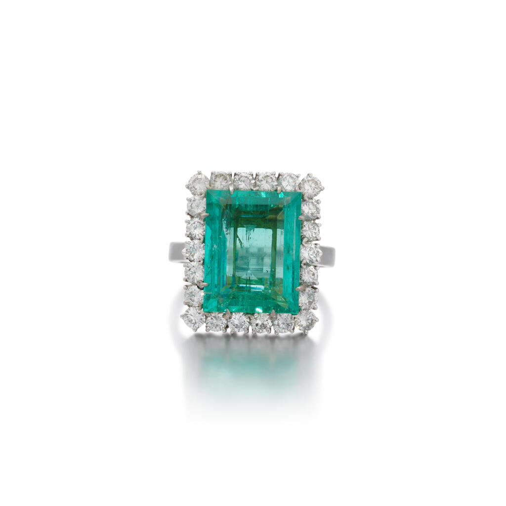 View full screen - View 1 of Lot 161. Emerald and diamond ring | Anello con smeraldo e diamanti.