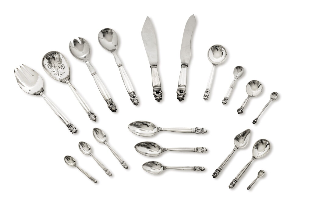 View full screen - View 1 of Lot 25. A 480-piece silver household set, Acorn pattern, Jensen, Copenhagen, 20th century, various time periods | Partie de ménagère de 480 pièces en argent, modèle Acorn par Jensen, Copenhague, XXe siècle, différentes époques.