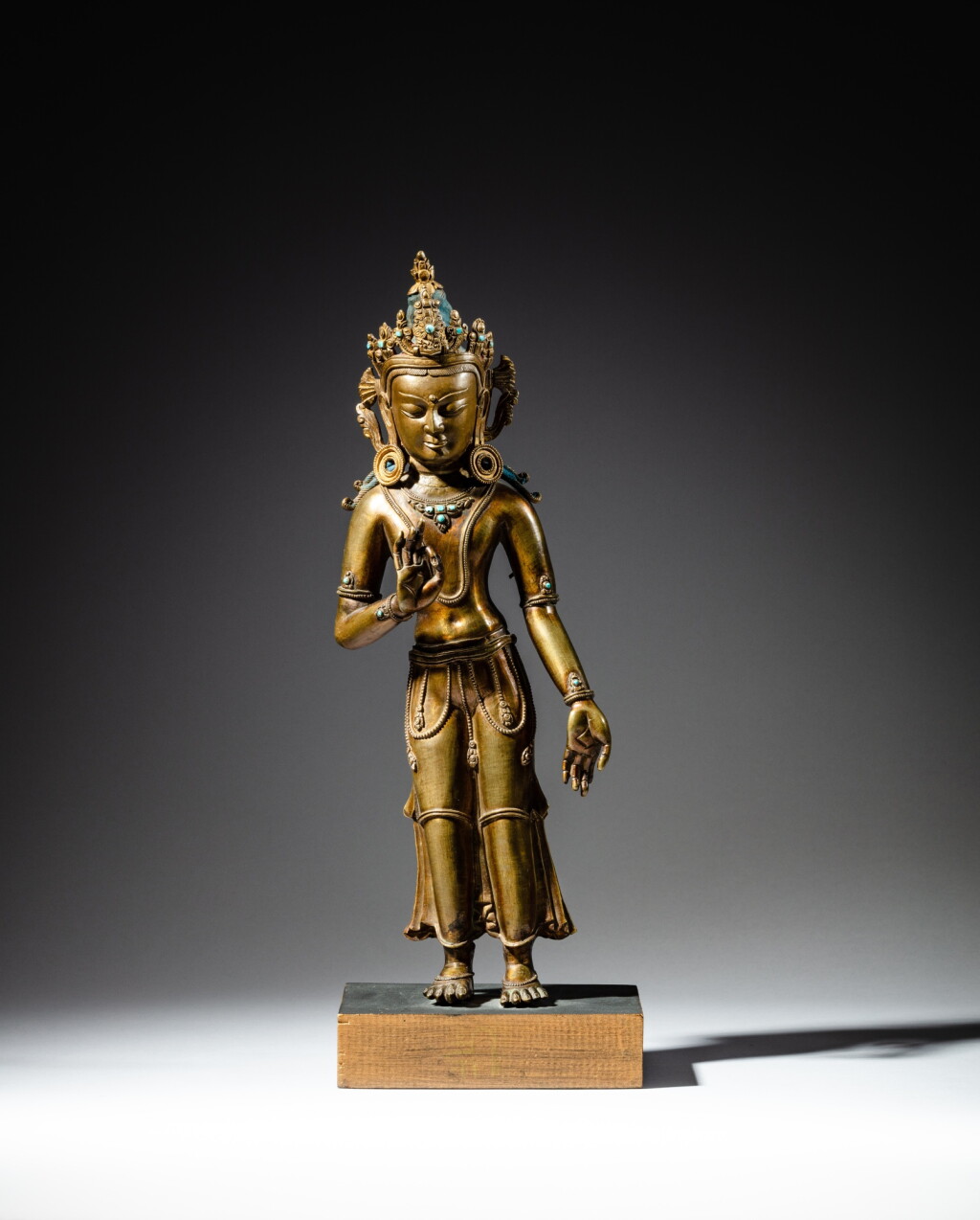 View full screen - View 1 of Lot 99. A copper alloy figure of a Bodhisattva, Qing dynasty, 18th - 19th century | 清十八至十九世紀 銅合金菩薩立像.