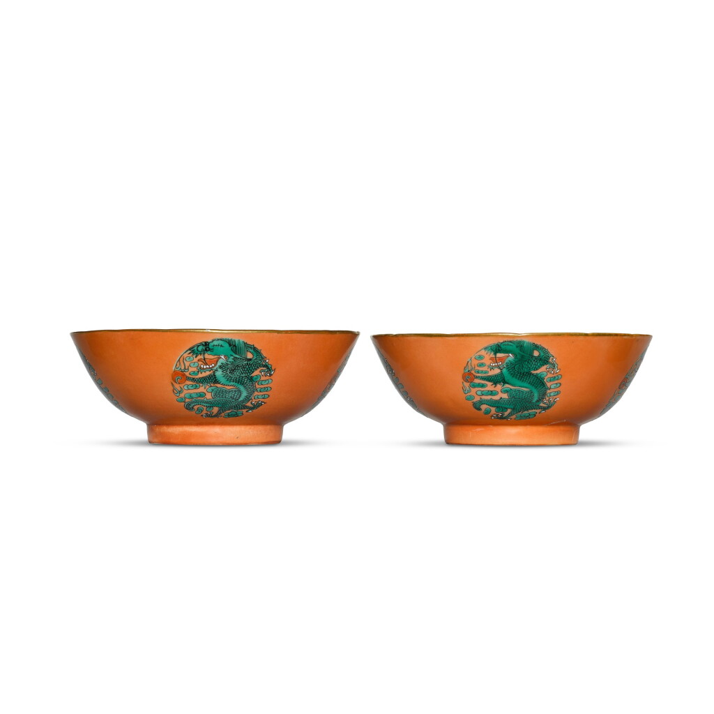 View full screen - View 1 of Lot 3. A pair of coral-ground green enameled 'dragon' bowls Seal marks and period of Tongzhi | 清同治 珊瑚紅地綠彩團龍紋碗一對 《大清同治年製》款.