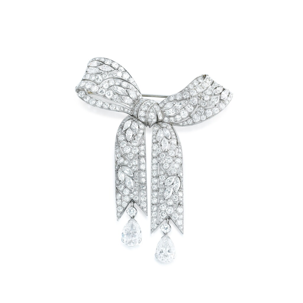View full screen - View 1 of Lot 35. Diamond Brooch.