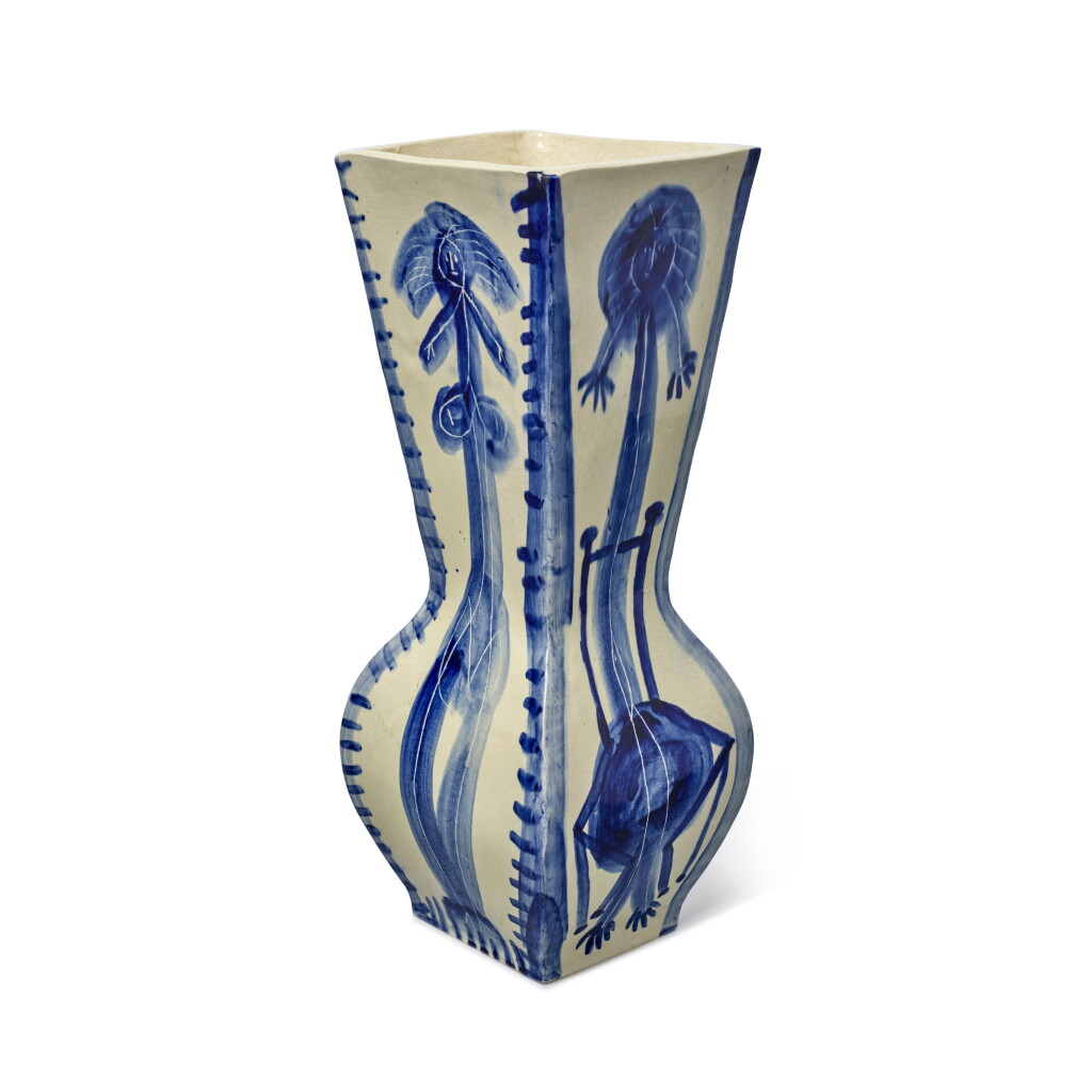 View full screen - View 1 of Lot 390. Quatre personnages - Vase à pans coupé.