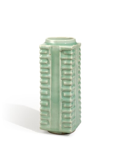 View full screen - View 1 of Lot 1058. A Longquan celadon cong vase, Southern Song dynasty | 南宋 龍泉青釉琮式瓶.