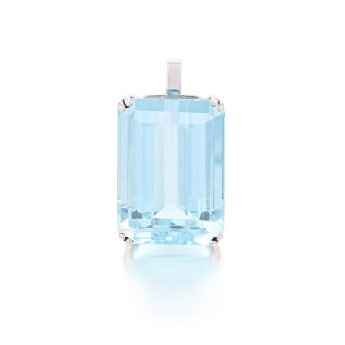 View full screen - View 1 of Lot 262. Pendentif aigue-marine | Aquamarine pendant.