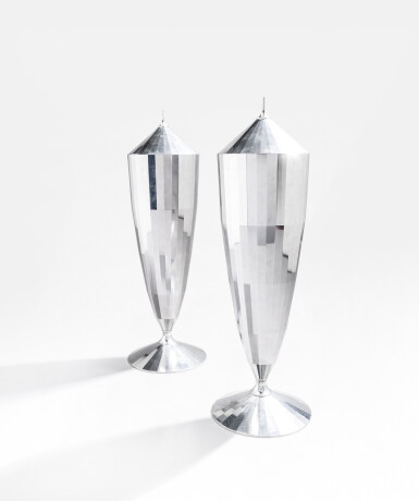 View full screen - View 1 of Lot 1022. Calla pair of urn | Paire d'urnes Calla.
