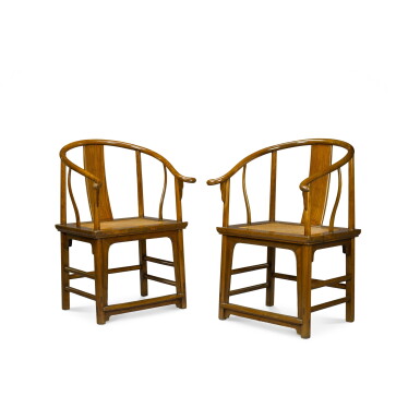 View full screen - View 1 of Lot 135. A pair of Elmwood horseshoe-back armchairs (Quanyi), Qing dynasty, 18th century | 清十八世紀 榆木圈椅一對.