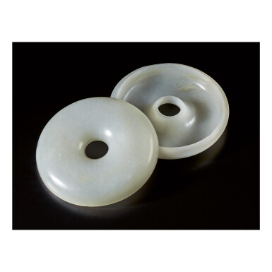 View full screen - View 1 of Lot 681. A WHITE JADE BOX AND COVER, QING DYNASTY, 18TH CENTURY.