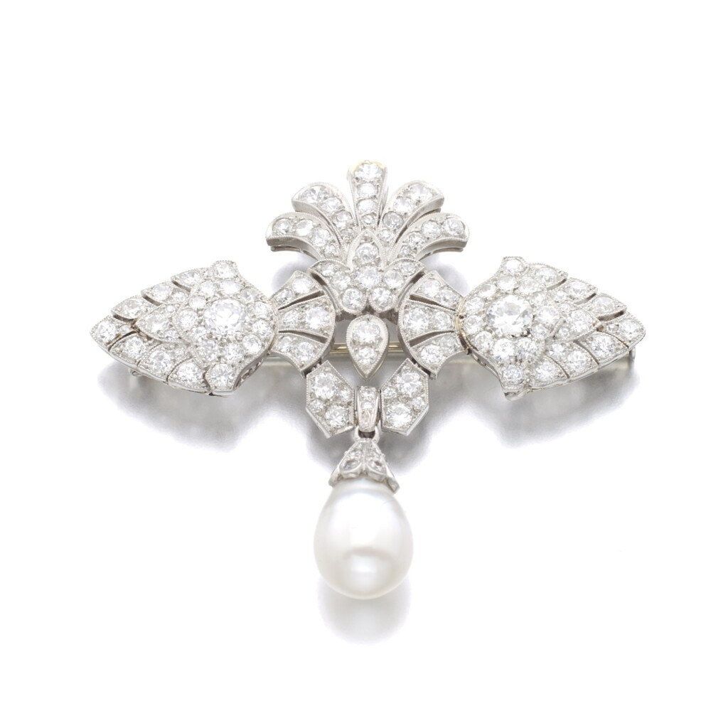 View full screen - View 1 of Lot 118. DIAMOND AND CULTURED PEARL BROOCH, CIRCA 1930.