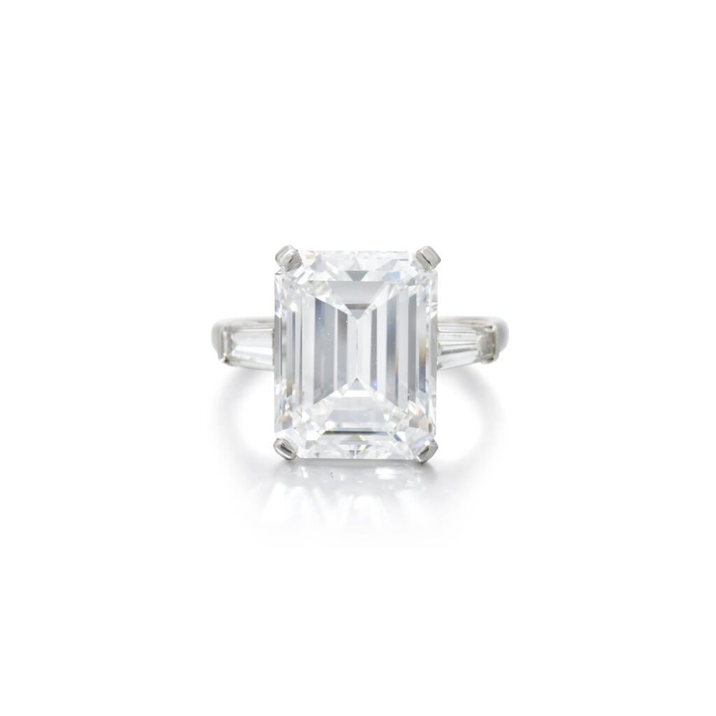 View full screen - View 1 of Lot 276. Diamond ring | Anello in diamanti .