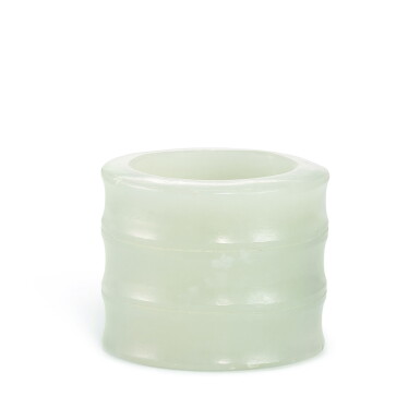 View full screen - View 1 of Lot 503. A carved white jade hair ornament, Shang dynasty or later 商或更後 白玉弦紋髮飾.