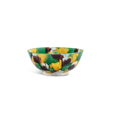 View full screen - View 1 of Lot 793. A sancai-glazed bowl, Qing dynasty, 18th century.