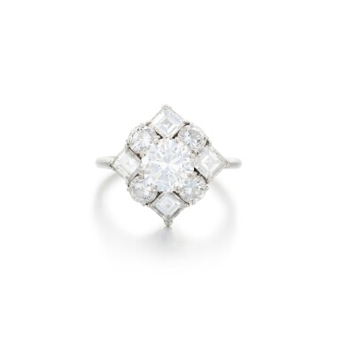 View full screen - View 1 of Lot 39. Bague diamants | Diamond ring .