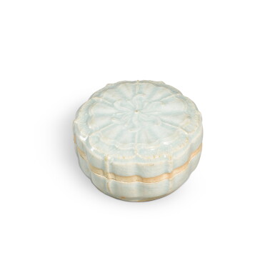View full screen - View 1 of Lot 312. A Qingbai lobed cosmetic box and cover, Southern Song dynasty | 南宋 青白釉花卉紋胭脂蓋盒.
