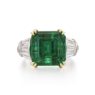 View full screen - View 1 of Lot 1853. Emerald and Diamond Ring | 蒂芙尼 | 7.11克拉 天然「贊比亞」無油祖母綠 配 鑽石 戒指.