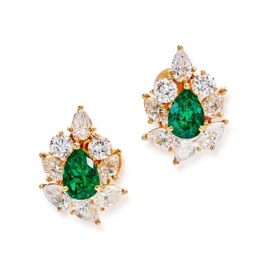 View full screen - View 1 of Lot 206. Pair of Emerald and Diamond Ear Clips | 祖母綠 配 鑽石 耳夹一對(祖母綠重約1.83 及 1.68克拉).