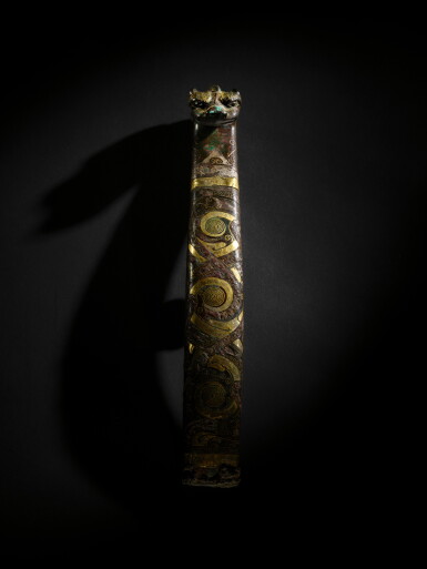 View full screen - View 1 of Lot 9806. A large gold and silver inlaid-bronze garment hook, Eastern Zhou dynasty, Warring States period | 東周戰國 銅錯金銀龍首靈獸紋帶鉤.