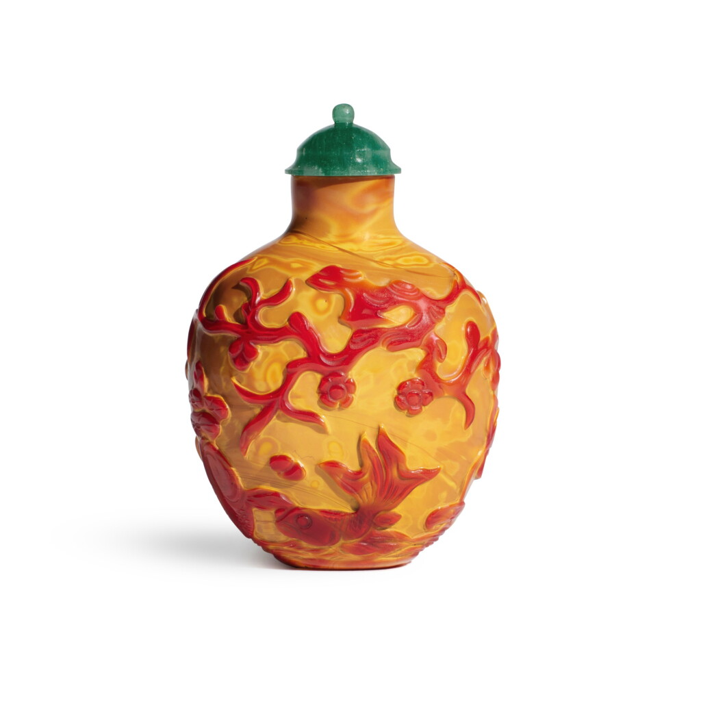 View full screen - View 1 of Lot 584. A red overlay realgar-imitation glass 'goldfish' snuff bottle, Qing dynasty, 18th / 19th century | 清十八 / 十九世紀 仿雄黃料金玉滿堂紋鼻煙壺.