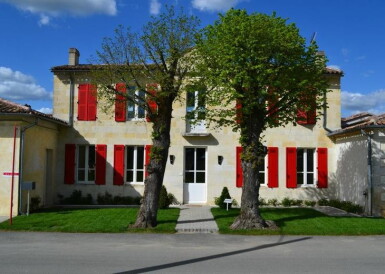 View full screen - View 1 of Lot 672. Château Clinet 2005 (8 BT).