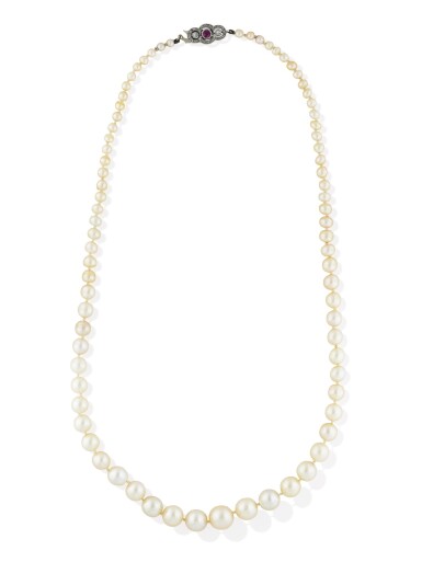 View full screen - View 1 of Lot 42. Collier perles fines et perles de culture | Natural and cultured pearl necklace.