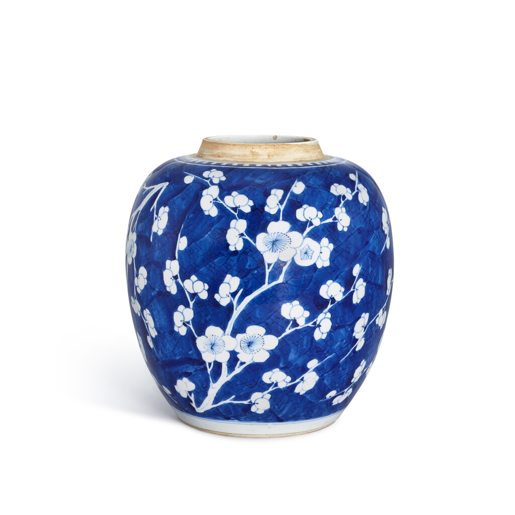 View full screen - View 1 of Lot 857. A blue and white 'prunus' ginger jar, Qing dynasty, Kangxi period | 清康熙 青花冰梅紋罐.