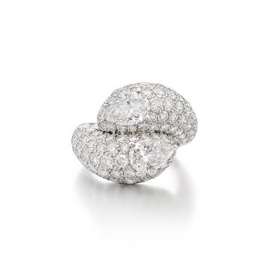 View full screen - View 1 of Lot 2754. Diamond Ring | 卡地亞 | 1.28 及 1.25克拉 梨形 D色 內部無瑕 鑽石 戒指 .