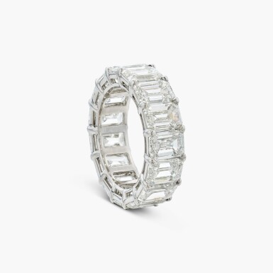 View full screen - View 1 of Lot 705. Diamond Ring.