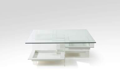 View full screen - View 1 of Lot 146. Table basse à collection.