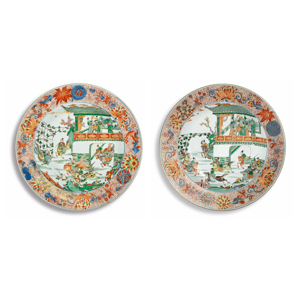 View full screen - View 1 of Lot 284. A pair of large famille-verte and verte-imari 'Yang family' chargers, Qing dynasty, Kangxi period | 清康熙 五彩楊家女將人物故事圖大盤一對.